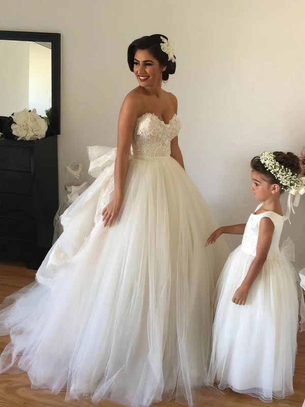 Ball Gown Sweetheart Tulle Sweep Train Wedding Dresses With Appliques Lace #Milly00022543