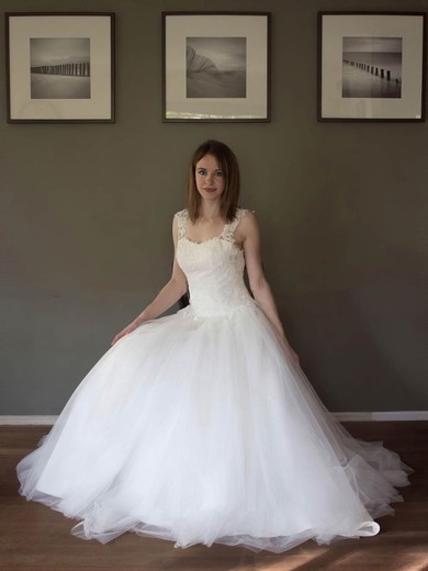 A-line Sweetheart Tulle Floor-length Appliques Lace Discounted Wedding Dresses #Milly00022691