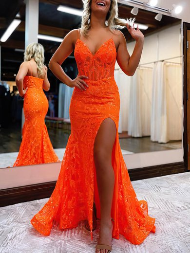 Trumpet/Mermaid V-neck Lace Sweep Train Prom Dresses With Appliques Lace S020116021