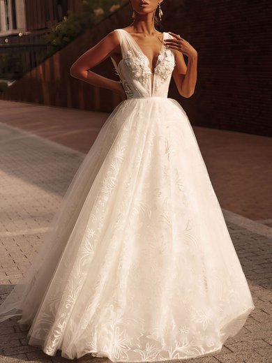 Ball Gown/Princess V-neck Tulle Chapel Train Wedding Dress With Appliques Lace #Milly00027111