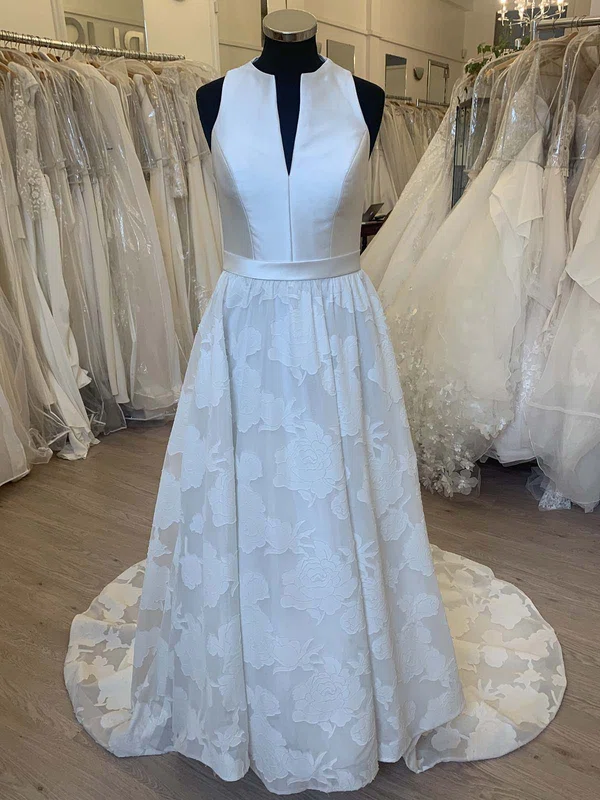 Ball Gown/Princess V-neck Tulle Sweep Train Wedding Dress With Flower(s) #Milly00028295