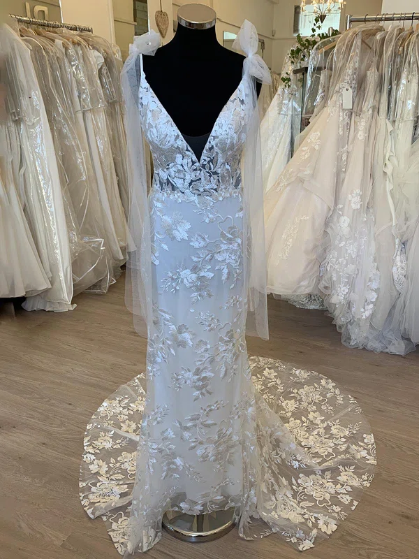 Sheath/Column V-neck Tulle Court Train Wedding Dress With Appliques Lace #Milly00028302