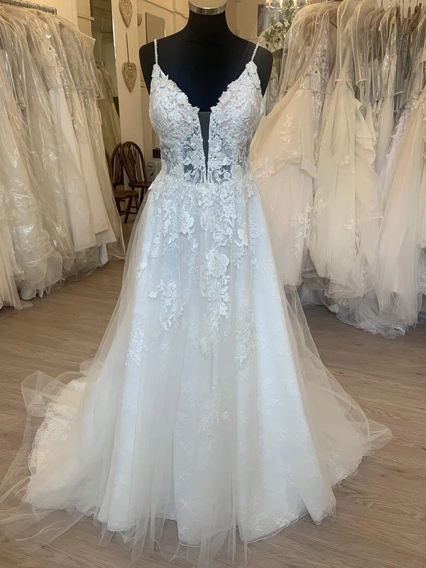 Ball Gown/Princess V-neck Tulle Sweep Train Wedding Dress With Appliques Lace #Milly00028307