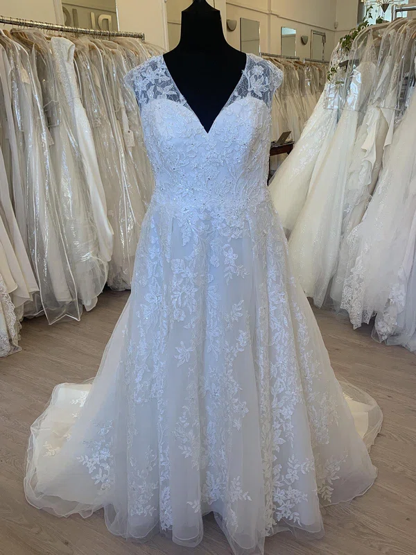 Ball Gown/Princess V-neck Tulle Sweep Train Wedding Dress With Appliques Lace #Milly00028334