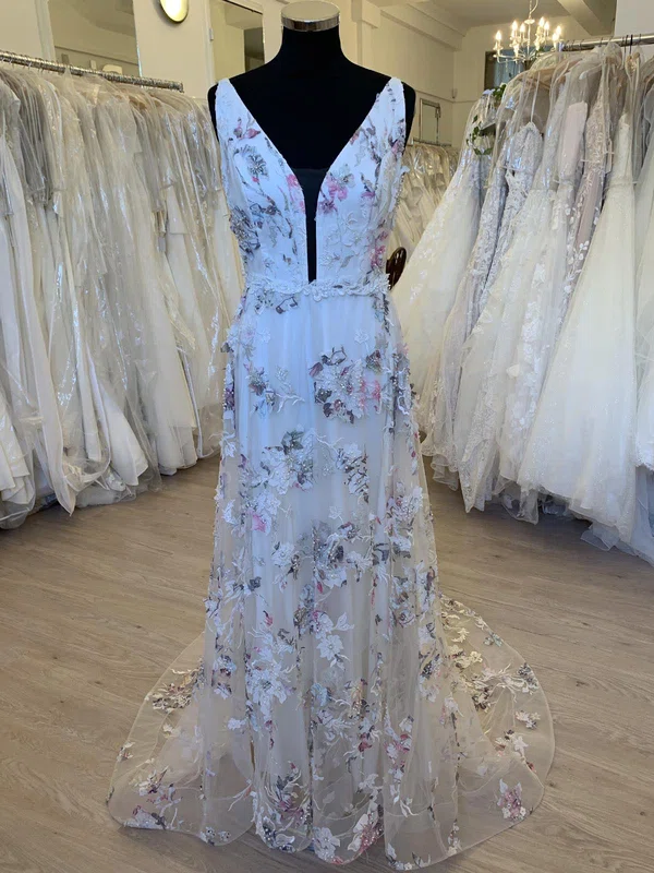 Sheath/Column V-neck Tulle Sweep Train Wedding Dress With Appliques Lace #Milly00028341
