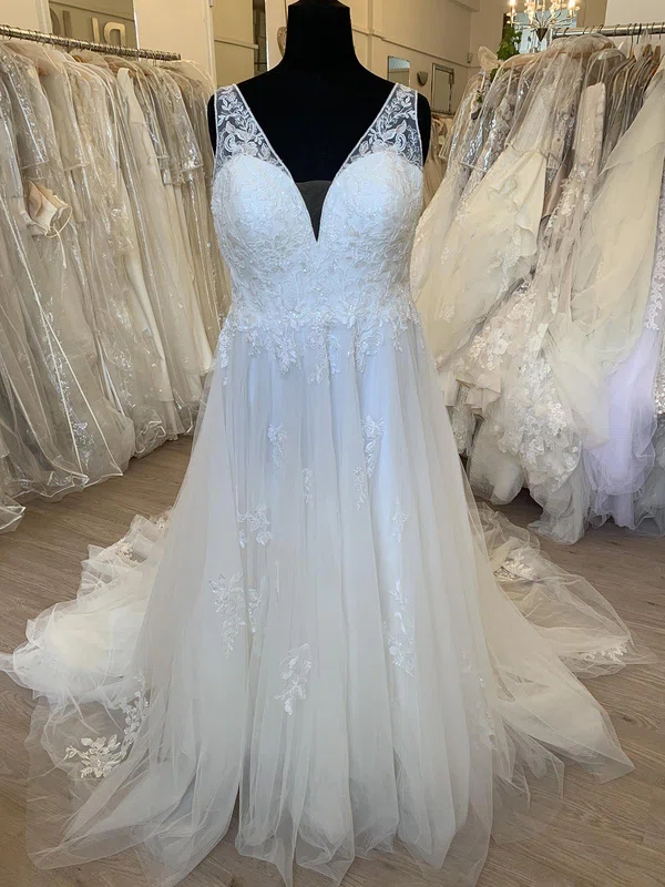 Ball Gown/Princess V-neck Tulle Court Train Wedding Dress With Appliques Lace #Milly00028370