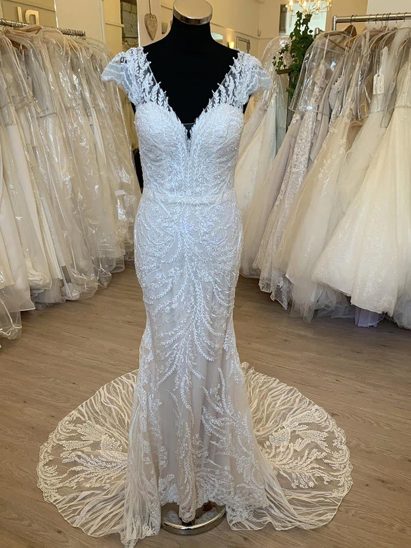 Trumpet/Mermaid V-neck Tulle Lace Sweep Train Wedding Dress With Appliques Lace #Milly00028459