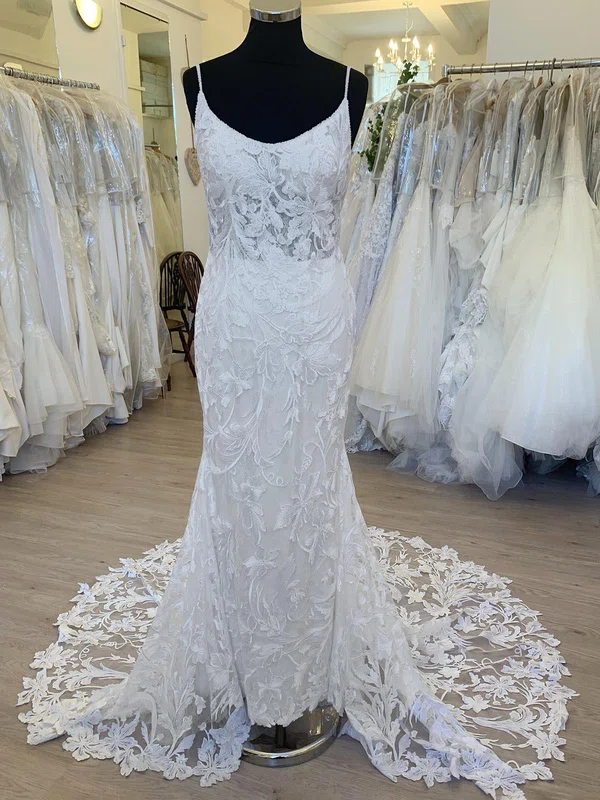 Sheath/Column Scoop Neck Tulle Lace Court Train Wedding Dress With Appliques Lace #Milly00028482