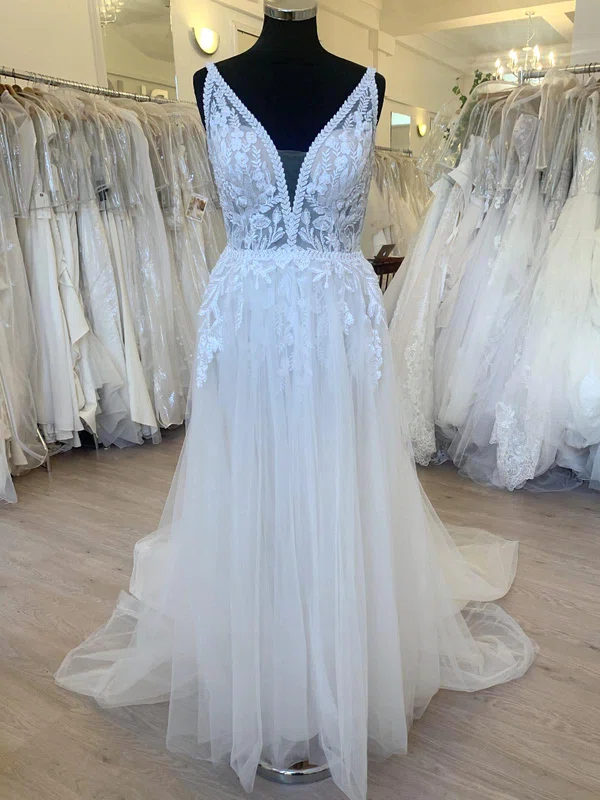 Ball Gown/Princess V-neck Tulle Court Train Wedding Dress With Appliques Lace #Milly00028525