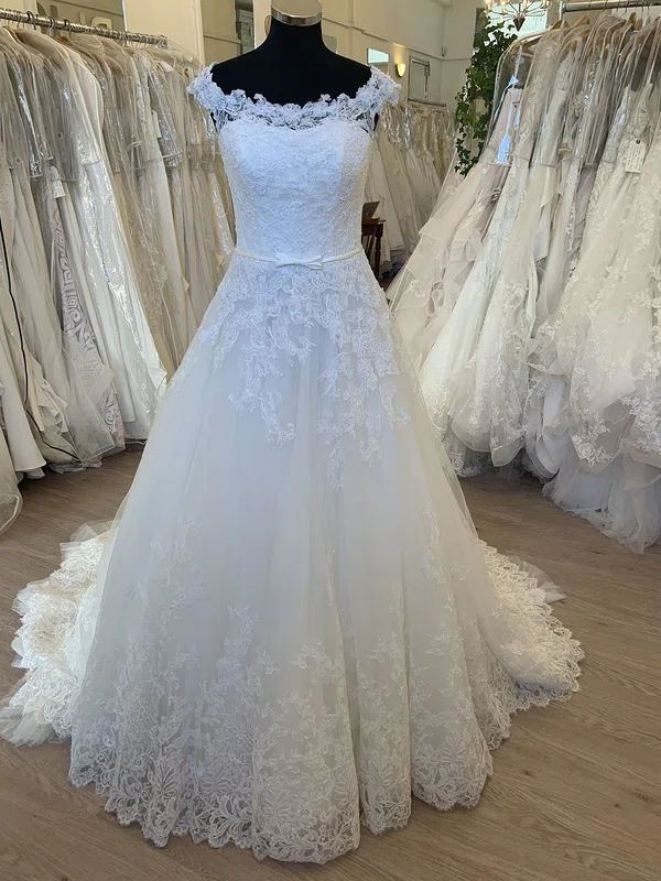 Ball Gown/Princess Scoop Neck Lace Tulle Sweep Train Wedding Dress With Bow #Milly00028569