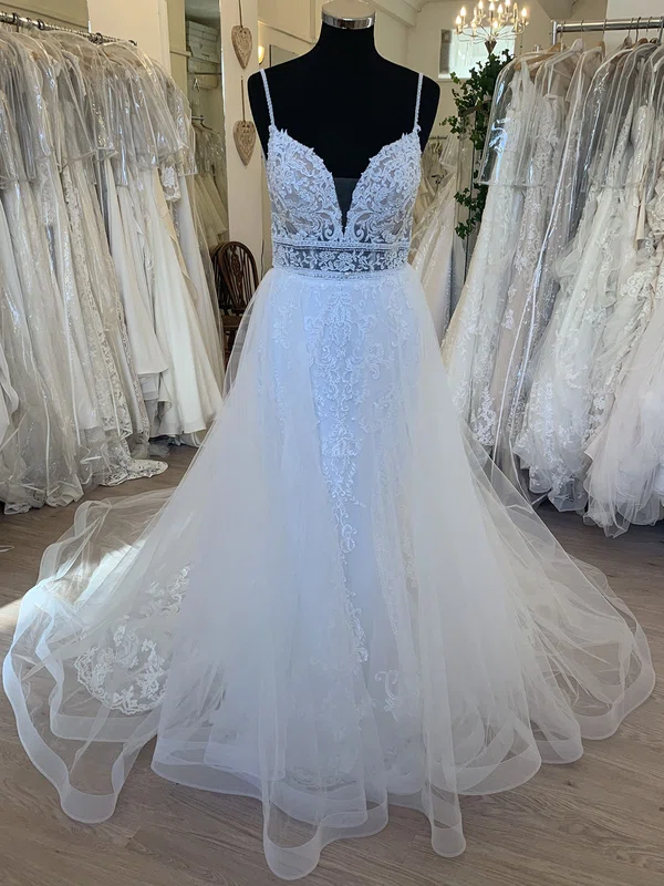 Ball Gown/Princess V-neck Tulle Court Train Wedding Dress With Appliques Lace #Milly00028583
