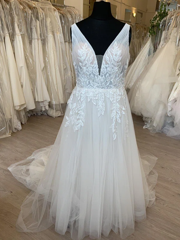 Ball Gown/Princess V-neck Glitter Tulle Sweep Train Wedding Dress With Appliques Lace #Milly00028744