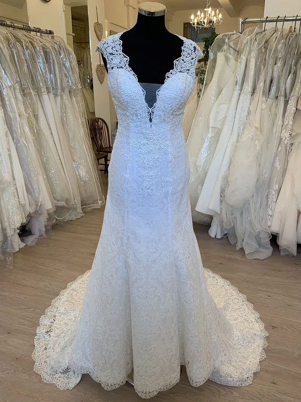 Sheath/Column V-neck Lace Sweep Train Wedding Dress With Appliques Lace #Milly00028823