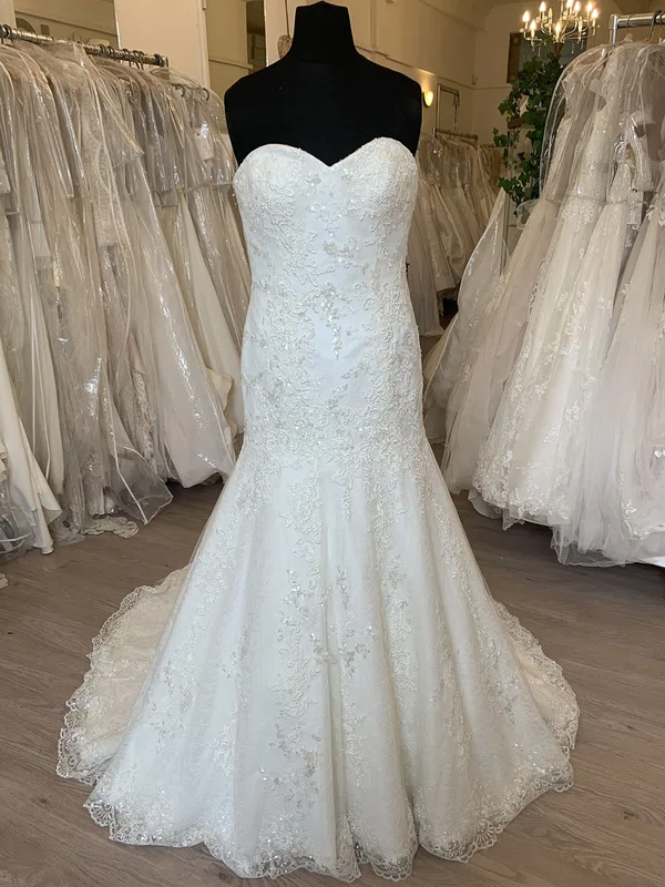 Trumpet/Mermaid Sweetheart Tulle Lace Sweep Train Wedding Dress With Appliques Lace #Milly00028843