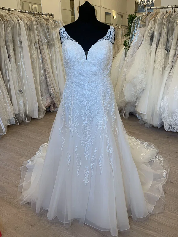 Sheath/Column V-neck Tulle Sweep Train Wedding Dress With Appliques Lace #Milly00028860