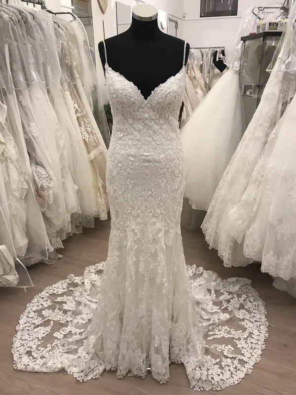 Trumpet/Mermaid V-neck Tulle Lace Sweep Train Wedding Dress With Appliques Lace #Milly00028863
