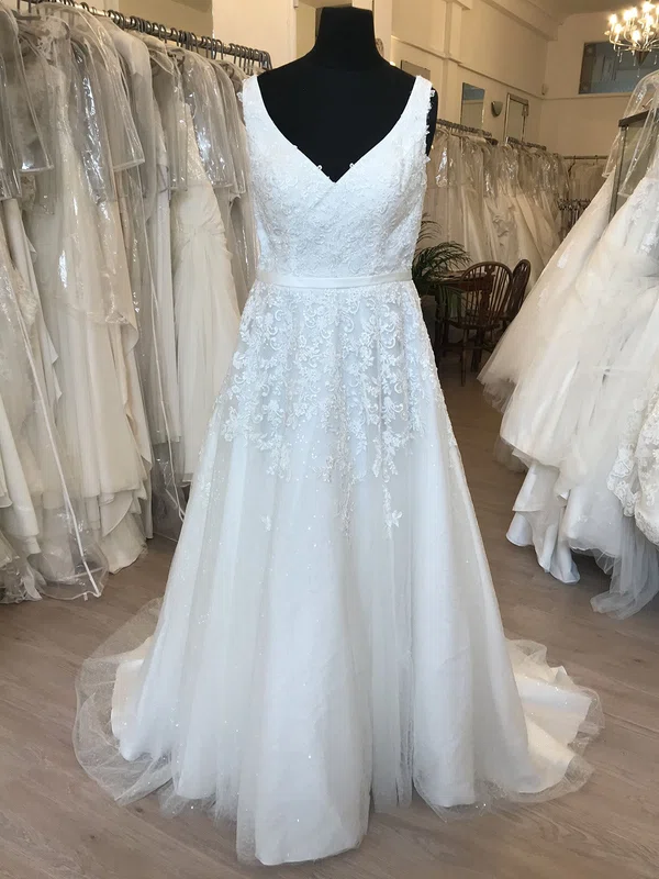 Ball Gown/Princess V-neck Glitter Tulle Sweep Train Wedding Dress With Appliques Lace #Milly00028880