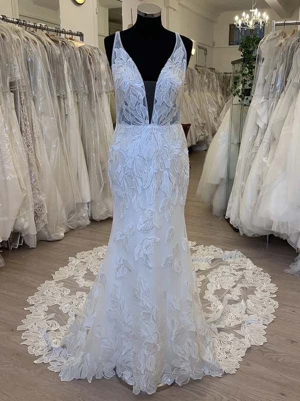 Trumpet/Mermaid V-neck Tulle Court Train Wedding Dress With Appliques Lace #Milly00028884