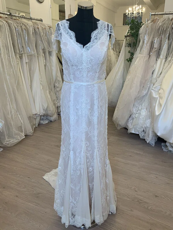 Sheath/Column V-neck Lace Tulle Sweep Train Wedding Dress With Appliques Lace #Milly00028889